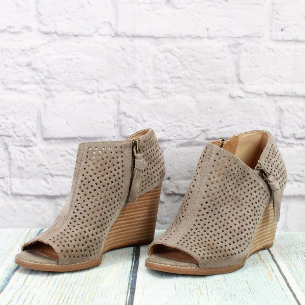 *Lucky Brand Brown Suede Side Zipper Perforated Wedge Heel Sandals Size 8 Inches - Picture 2 of 10